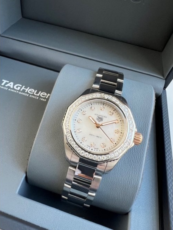 Tag with diamond and mother of pearl